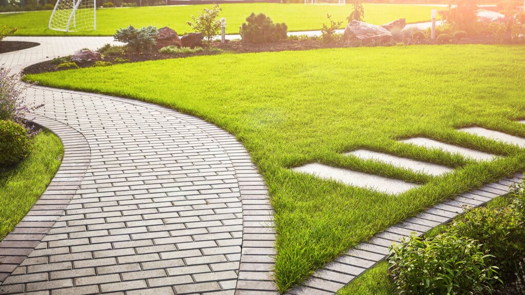 curved walkway concrete pavers