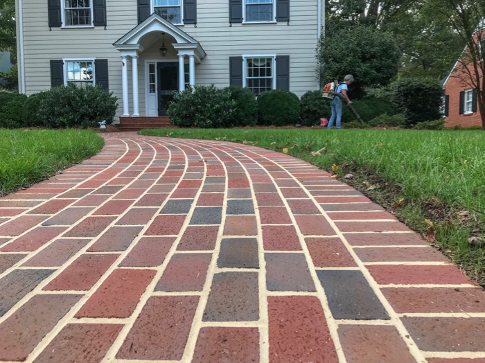 Curved paver walkway without cutting